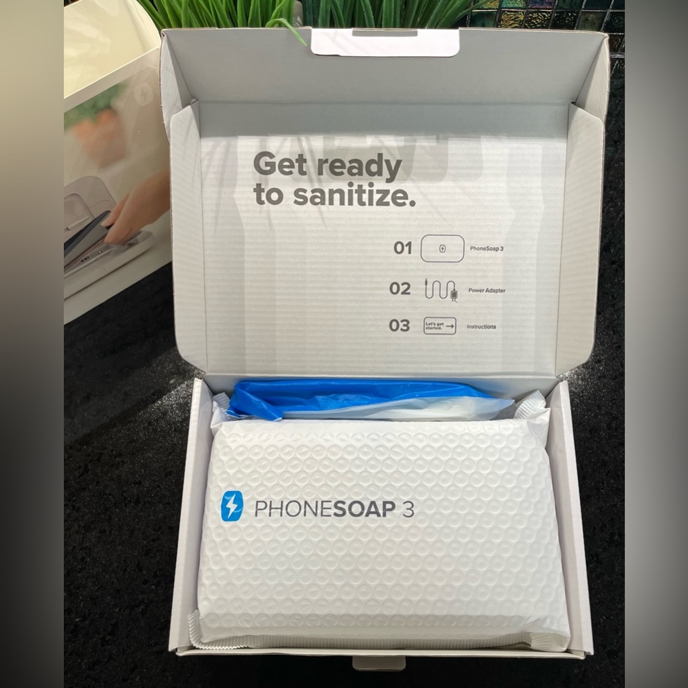 NIB PhoneSoap 3 UV Cell Phone Sanitizer & Dual Universal Cell Phone Charger Box